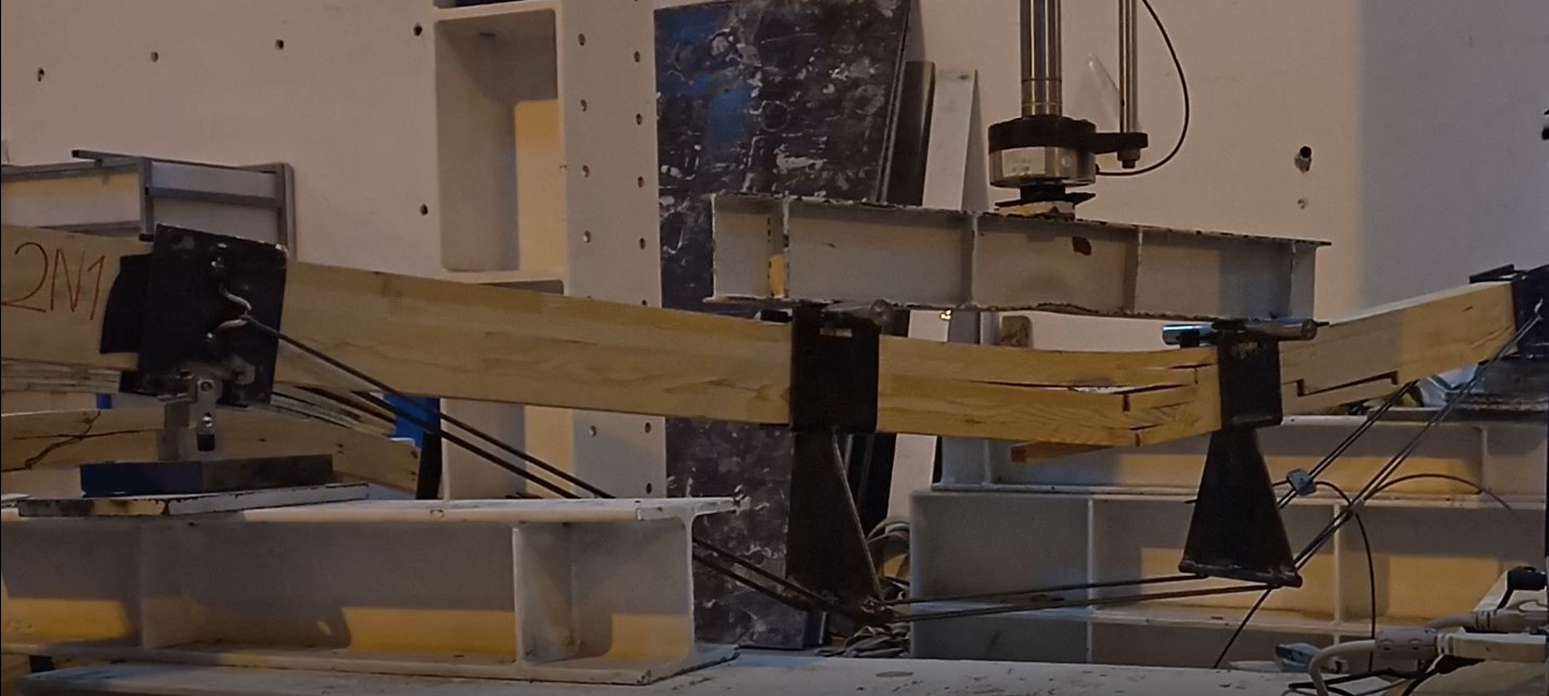 Çelik Halatlarla Art Germe Yöntemiyle Ahşap Kirişlerin Güçlendirilmesi
